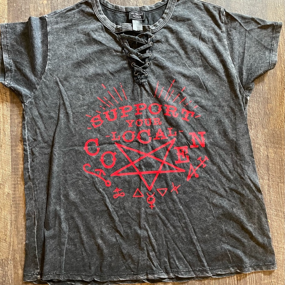 Hot Topic Top!!